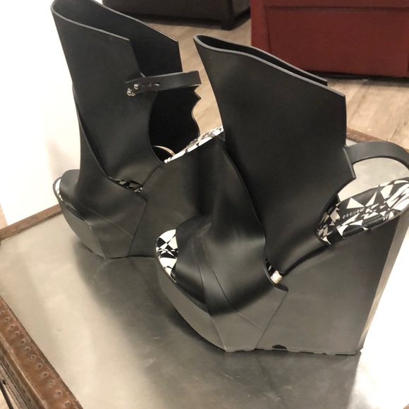 Melissa + Gareth Pugh Ascension in Black, Wedge 8 - Picture 2 of 8